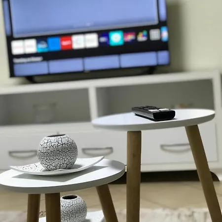 Blossom Balcony شقة تيرانا